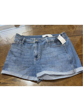 Hollister Curvy High-Rise Mom Short 3” Denim Shorts Size 19-R NWT Irregular